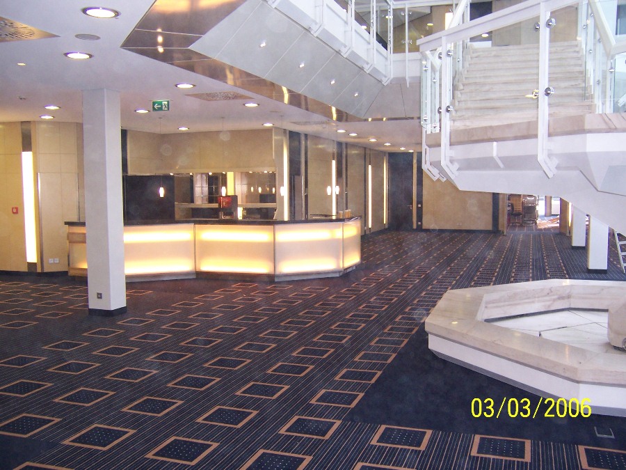 Ihr Spezialist für Sanierung und Verlegen von Fußböden, Unterböden und Estrich sowie Parkett, Laminat, Teppichboden und anderen Bodenbelägen in Neutraubling, Arabella-Sheraton