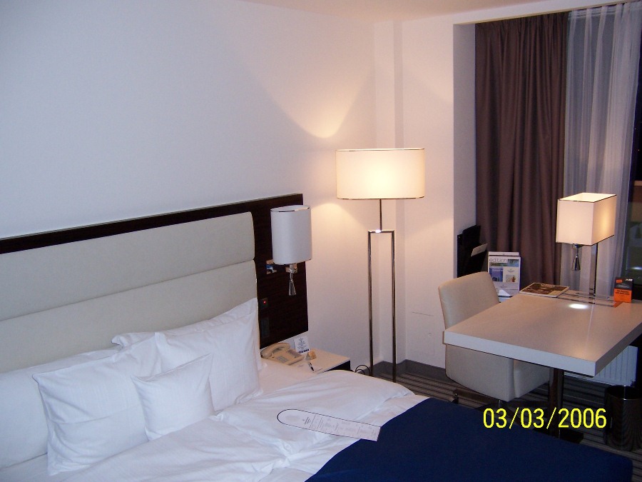 Ihr Spezialist für Sanierung und Verlegen von Fußböden, Unterböden und Estrich sowie Parkett, Laminat, Teppichboden und anderen Bodenbelägen in Neutraubling, Arabella-Sheraton