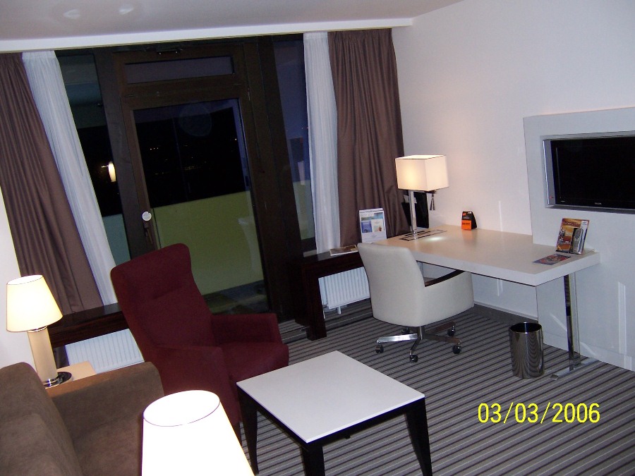 Ihr Spezialist für Sanierung und Verlegen von Fußböden, Unterböden und Estrich sowie Parkett, Laminat, Teppichboden und anderen Bodenbelägen in Neutraubling, Arabella-Sheraton