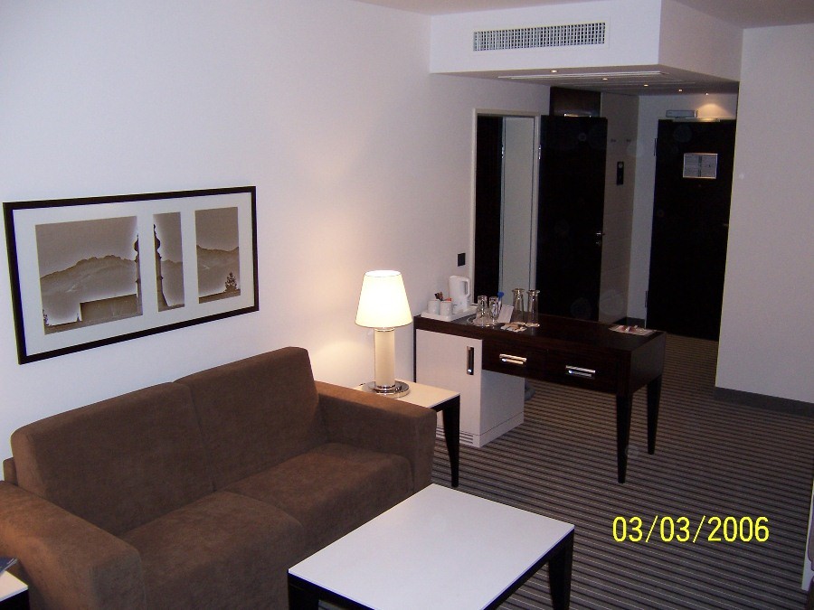 Ihr Spezialist für Sanierung und Verlegen von Fußböden, Unterböden und Estrich sowie Parkett, Laminat, Teppichboden und anderen Bodenbelägen in Neutraubling, Arabella-Sheraton