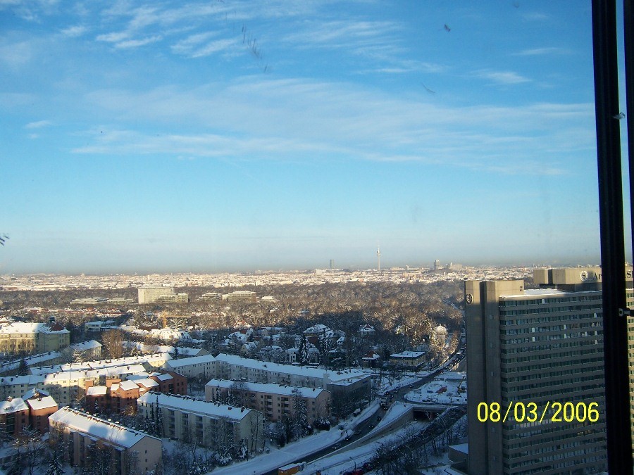 Ihr Spezialist für Sanierung und Verlegen von Fußböden, Unterböden und Estrich sowie Parkett, Laminat, Teppichboden und anderen Bodenbelägen in Neutraubling, Arabella-Sheraton