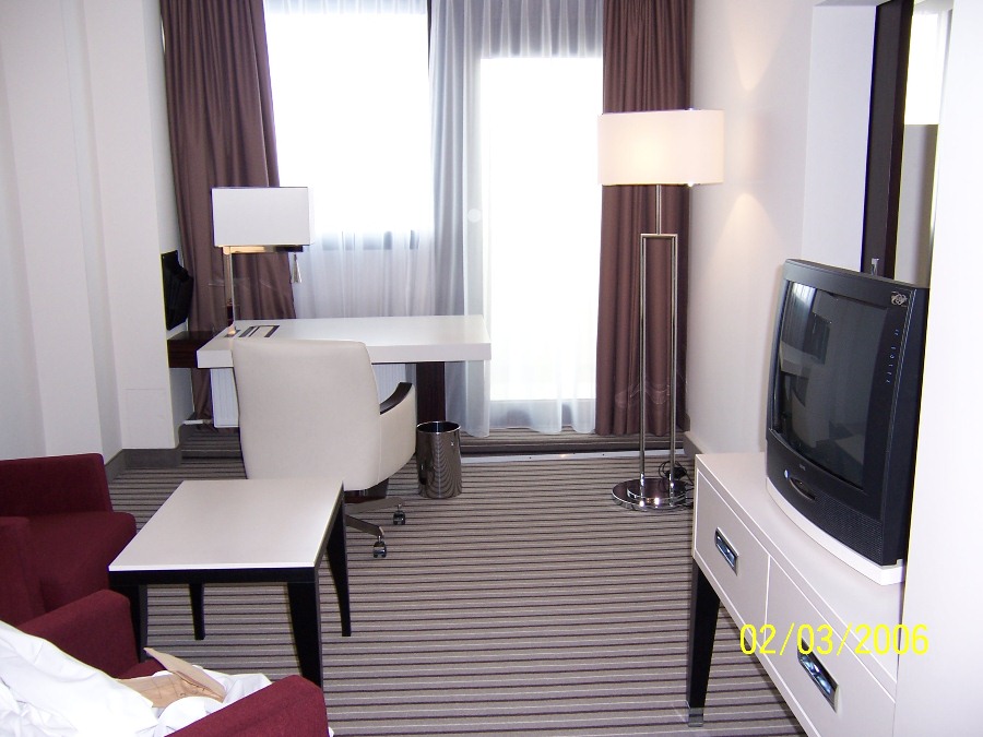 Ihr Spezialist für Sanierung und Verlegen von Fußböden, Unterböden und Estrich sowie Parkett, Laminat, Teppichboden und anderen Bodenbelägen in Neutraubling, Arabella-Sheraton