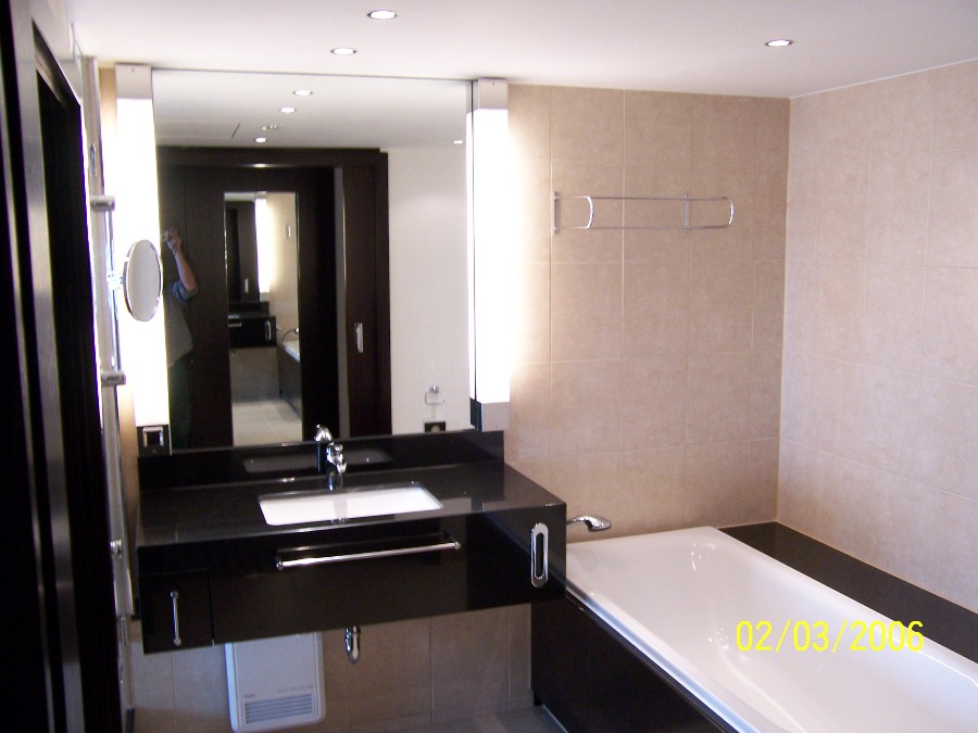 Ihr Spezialist für Sanierung und Verlegen von Fußböden, Unterböden und Estrich sowie Parkett, Laminat, Teppichboden und anderen Bodenbelägen in Neutraubling, Arabella-Sheraton