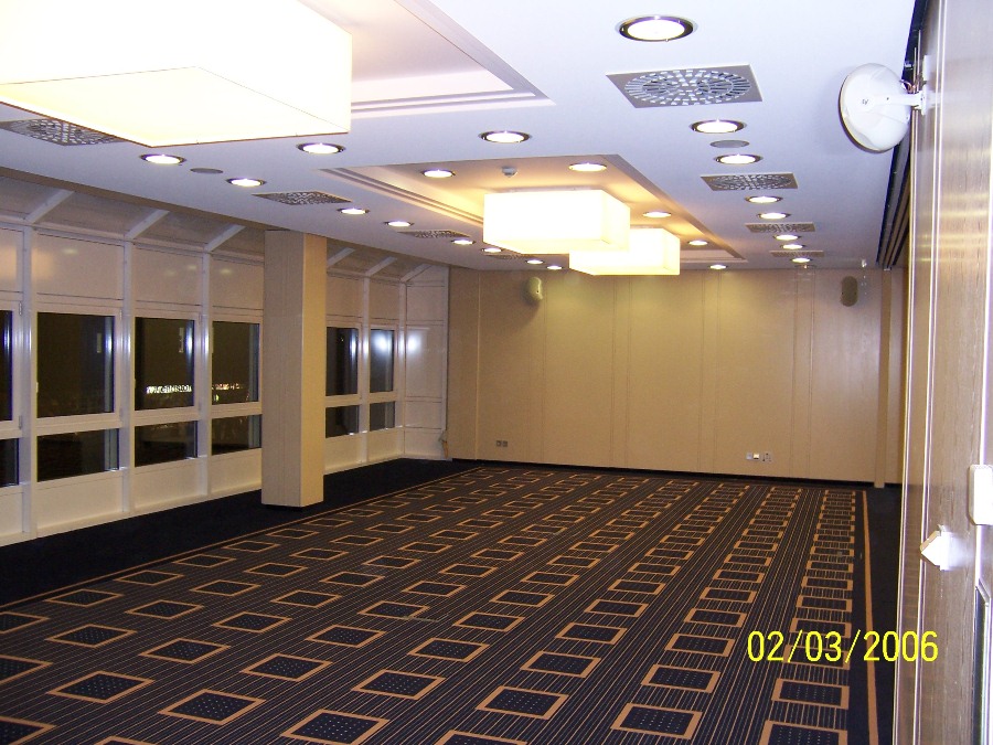 Ihr Spezialist für Sanierung und Verlegen von Fußböden, Unterböden und Estrich sowie Parkett, Laminat, Teppichboden und anderen Bodenbelägen in Neutraubling, Arabella-Sheraton