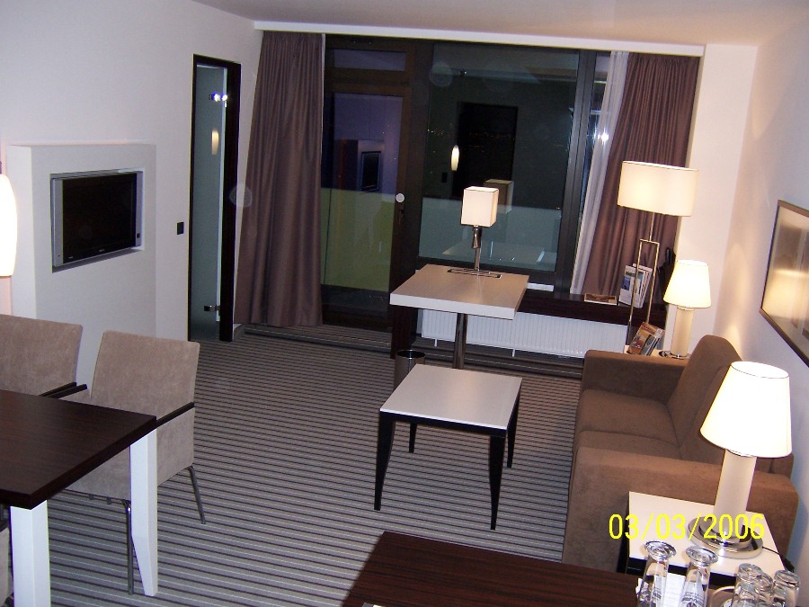 Ihr Spezialist für Sanierung und Verlegen von Fußböden, Unterböden und Estrich sowie Parkett, Laminat, Teppichboden und anderen Bodenbelägen in Neutraubling, Arabella-Sheraton